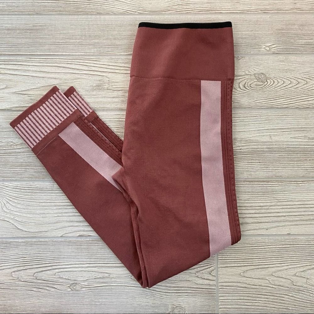 Fabletics‎ Color Block Seamless High Waisted Leggings - Picture 3 of 10